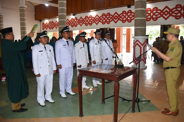 Bupati Kapuas Ambil Sumpah Janji dan Lantik 5 Kepala Desa