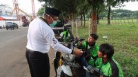 PKS Peduli Driver Ojol, Bagikan Masker dan Hand Sanitizer