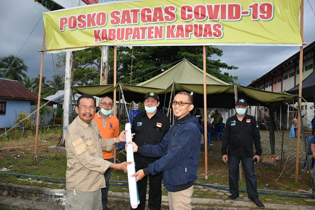 BSM KCP Kapuas Sumbangkan Spanduk Himbauan Covid-19