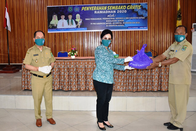 Ary Egahni: 7.100 Paket Sembako Dari Pemkab Kapuas Benar-Benar Gratis