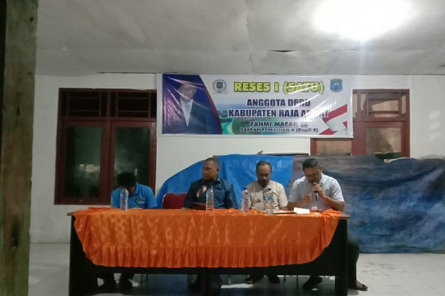 Ketua Komisi I DPRD Raja Ampat Fahmi Macap Serap Aspirasi Kampung Usaha Jaya