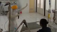 Viral, Tim RSUD Blambangan Ajak PDP Covid-19 Karaoke-an Lagu India