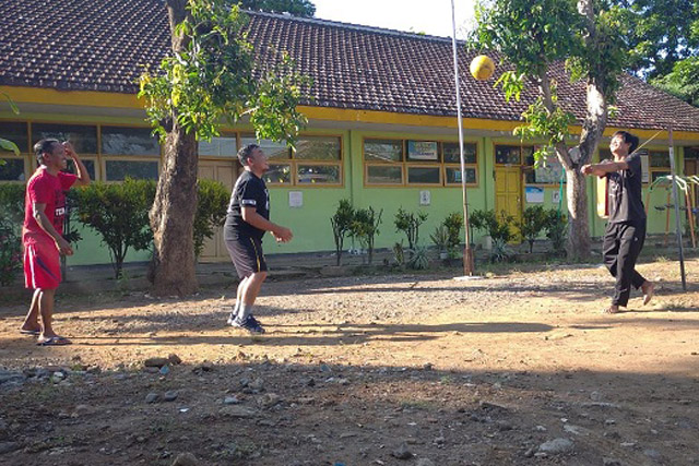 Penghuni Rumah Karantina Desa Tanjungsari Jalani Ramadhan Dengan Berolahraga