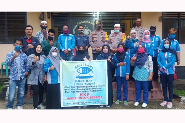 Kapolres Muna Turut Serta Berbagi Nasi Ikan