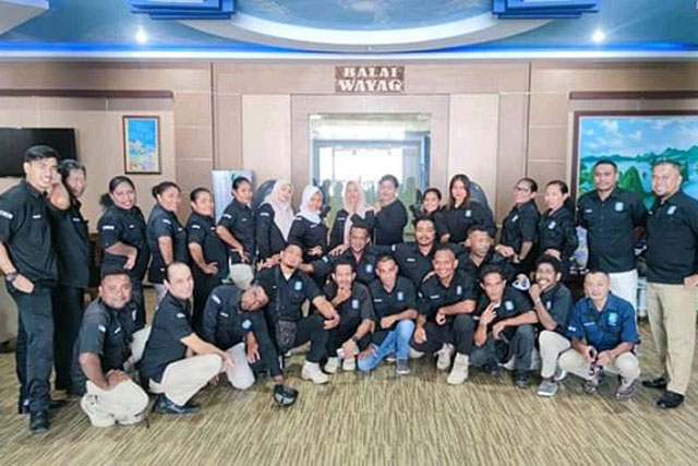 Jelang Natal Humas Raja Ampat Gelar Kegiatan Tukar Kado