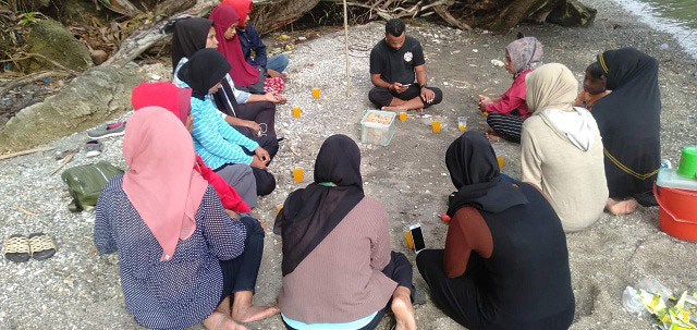 PC GPI Amalatu dan Muslimah Gelar Bakti Sosial di Masjid Alfazar Negeri Latu