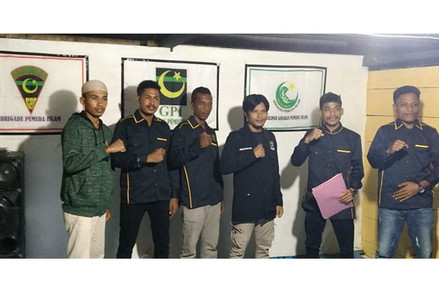 Ketua PW GPI Maluku Serahkan SK Caretaker 7 Pimpinan Cabang