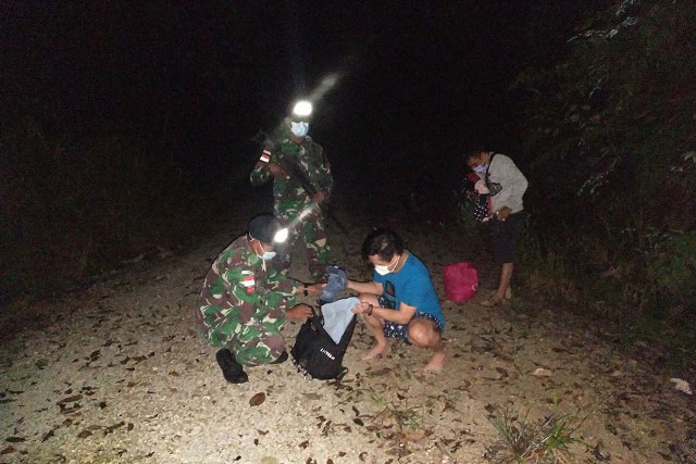 Lewati Jalur Tikus, 18 Pekerja Migran Ilegal Diamankan Satgas Pamtas