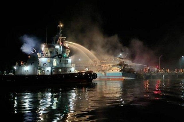 Polda Papua Barat Dalami Terbakarnya Kapal Perintis Fajar Baru 8