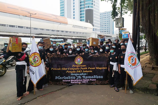 Pengda DKI Jakarta Perguruan Pencak Silat Cempaka Putih Gelar Jumat Berkah Berbagi Takjil
