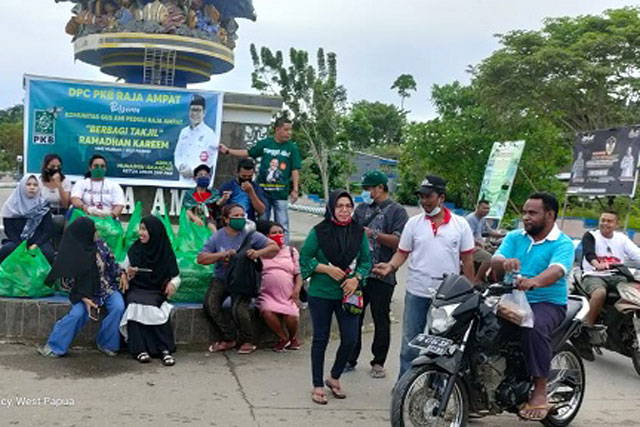 PKB Raja Ampat Bersama Komunitas Gus Ami Peduli Berbagi Takjil