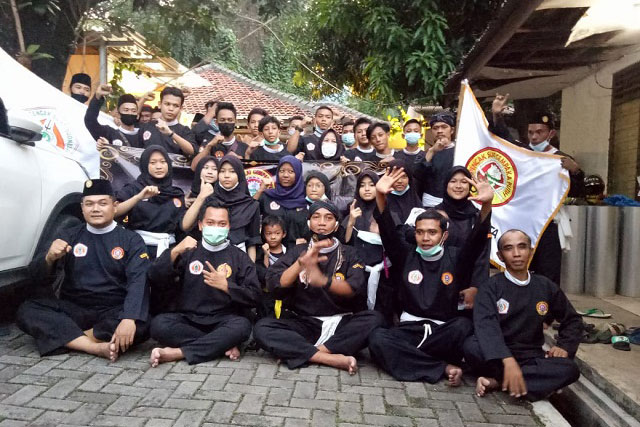 Pengda DKI Jakarta Perguruan Pencak Silat Cempaka Putih Gelar Jumat Berkah Berbagi Takjil
