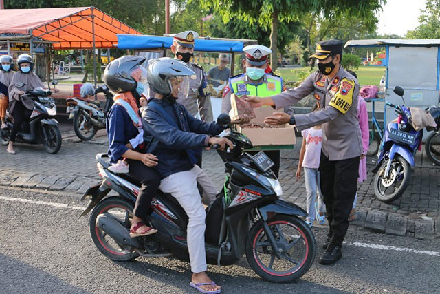 Polres Kebumen Nge-Prank Lagi, Pengendara Antri Jadi “Korban”