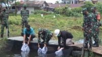 Dandim 1203 Ketapang Tebar Benih Lele di Lahan Ketahanan Pangan