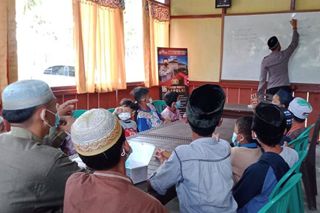 Kapolsek Waigeo Selatan Gelar Pengajian Bersama Anak Sekolah