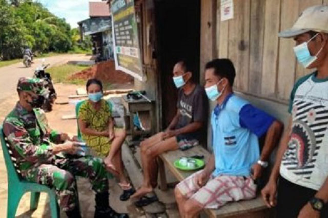 Babinsa Teluk Runjai Ingatkan Pentingnya Protokol Kesehatan