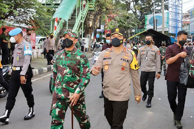 Polda Jateng dan Kodam IV Diponegoro Serentak Berbagi 36 Ribu Takjil