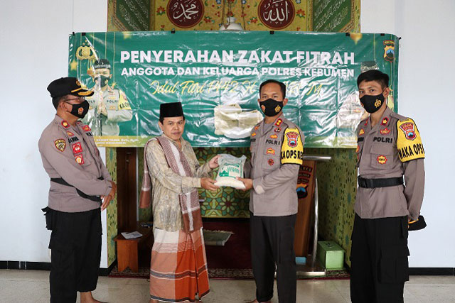 Zakat Fitrah Polres Kebumen Senilai 29 Juta Diserahkan ke Masjid Assara