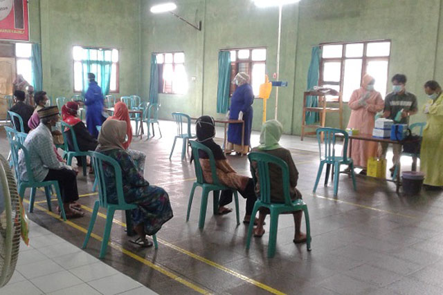Warga Desa Kalibeji Semarang Ikuti Vaksinasi Covid-19 Tahap 1