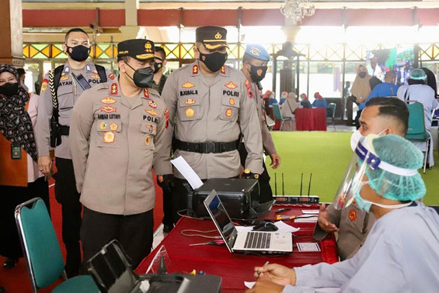 Polda Jateng Terjukan 750 Nakes Untuk Vaksinasi Massal