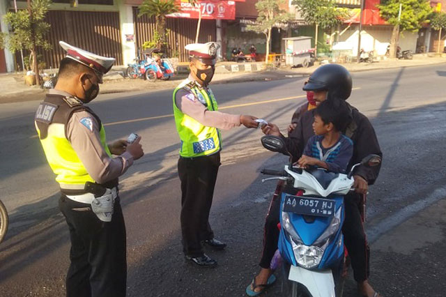 Polres Kebumen Galakkan Edukasi Tertib Berlalu Lintas dan Protokol Kesehatan