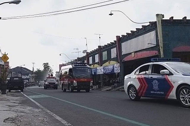 Kapolres Salatiga Pimpin Penyemprotan Disinfektan