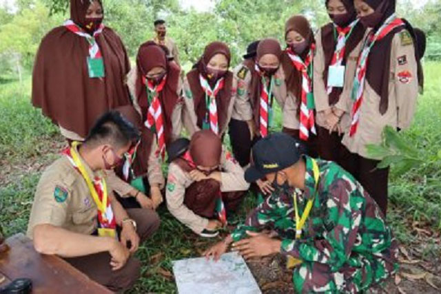 Korem 121 Alambhana Wanawai Beri Materi Pengetahuan Kompas ke Siswa Pramuka