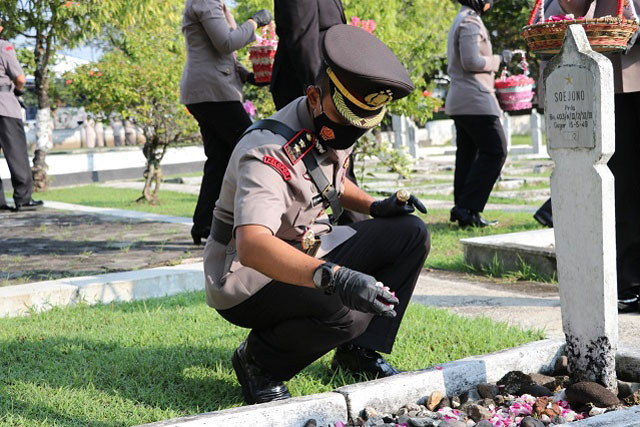 Polres Kebumen Gelar Upacara Ziarah Tabur Bunga