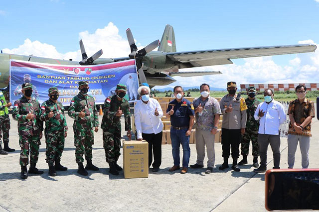 Bantuan Tabung Oksigen dan Alkes Panglima TNI Tiba di Papua