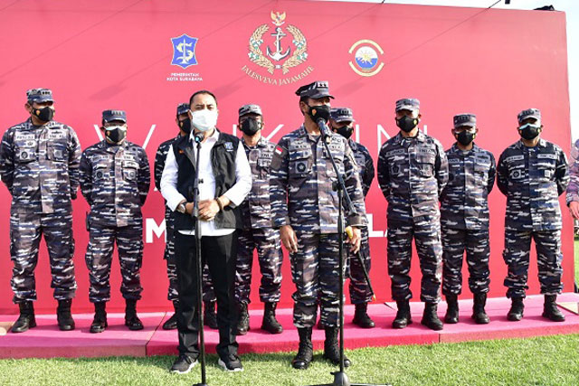 Wali Kota Surabaya Apresiasi Arek Suroboyo Sambut Serbuan Vaksinasi TNI AL