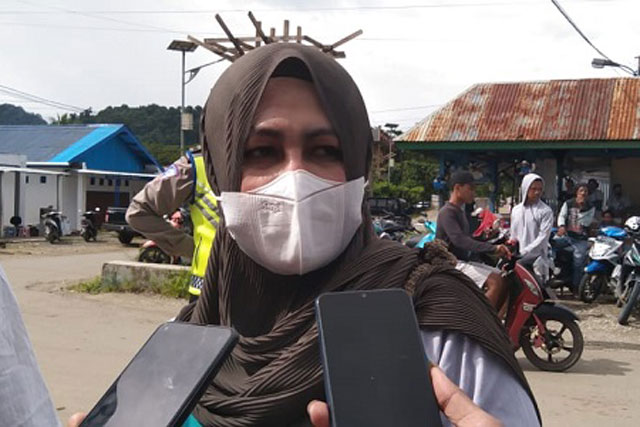 Dinas Koperasi dan UKM Raja Ampat Salurkan 35 Unit Bantuan Tenda