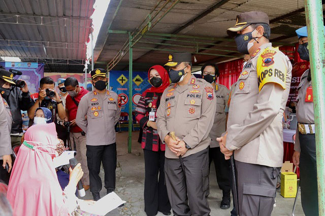 Polda Jateng Bagikan Bansos 380 Ton Beras Melalui Social Bounding