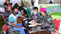 Warga Distrik Aimas Sorong Ikuti Vaksinasi TNI AL
