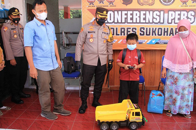 Gifari, Anak 8 Tahun Asal Sukoharjo Jadi Yatim Piatu Karena Covid-19