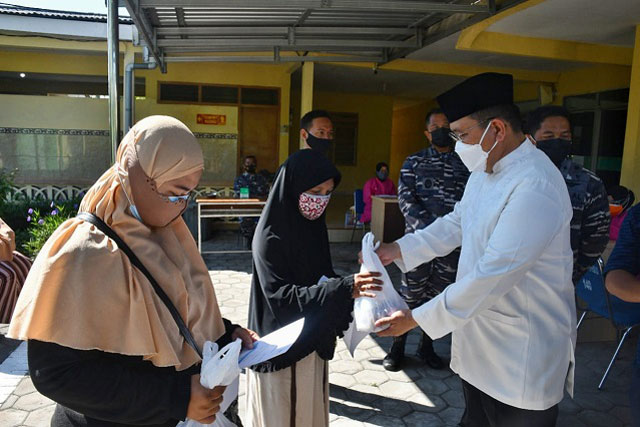 Puspenerbal Bagikan Daging Kurban Hari Raya Idul Adha