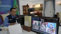 Ridwan Kamil Usul Seluruh Vaksinasi Dilaporkan Melalui Aplikasi SMILE Ridwan Kamil Usul Seluruh Vaksinasi Dilaporkan Melalui Aplikasi SMILE