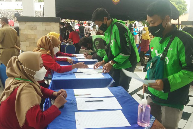 Ratusan Driver Ojek Online Ikuti Vaksinasi Merdeka Candi Polres Salatiga