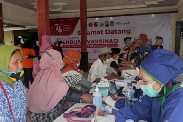 BAIS TNI Gelar Vaksinasi Massal di Banyuwangi