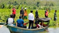 Jokowi Naik Sampan, Sapa Masyarakat Desa Tritih Cilacap Jokowi Naik Sampan, Sapa Masyarakat Desa Tritih Cilacap