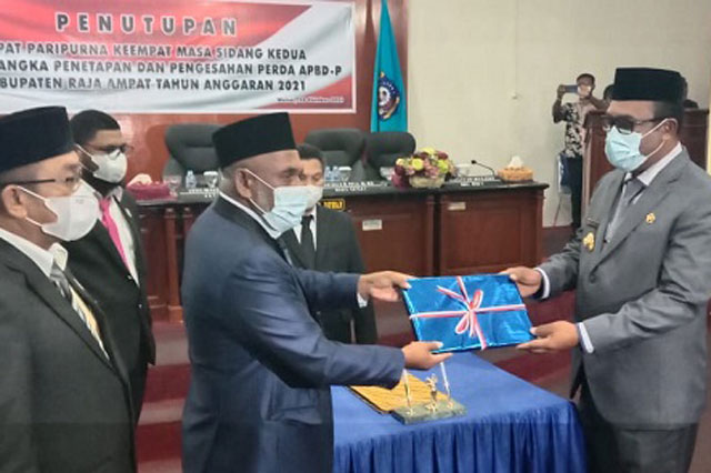 Sidang APBD-P Raja Ampat Resmi Ditutup, Bupati AFU Yakin Rekomendasi Fraksi Ditindaklanjuti