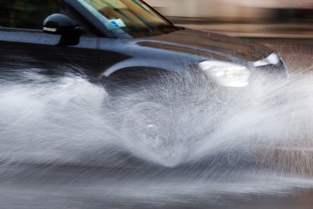 Cara Merawat Ban Mobil Avanza Saat Musim Hujan