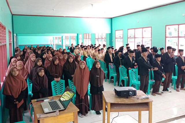 Pondok Pesantren Modern Darul Madinah Wonosari Bekali Santri Dengan LDKS
