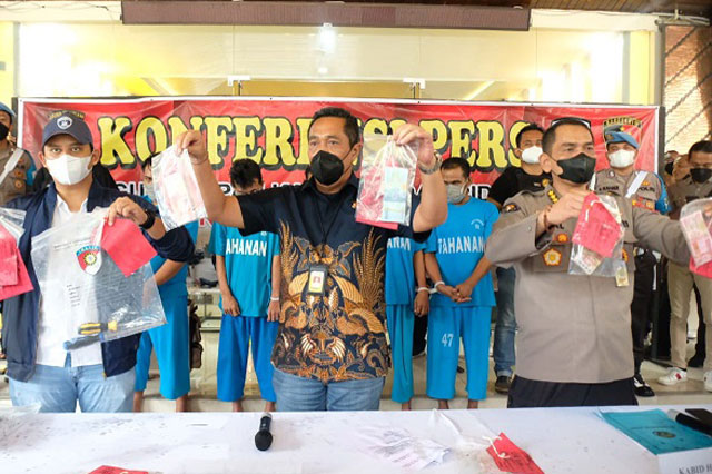 Komplotan Pembobol Brankas Perkantoran Dibekuk Polda Jateng di Surabaya