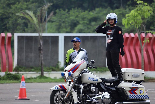 Polwan Polda Jateng Siap Hadir Naik Motor Gede