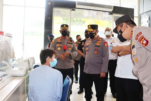 Kapolri Minta Pelaku Perjalanan Luar Negeri ke Indonesia Dipastikan Bebas Omicron