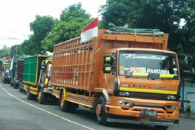Protes Aturan ODOL, Ratusan Sopir Truk Besar Blokade Akses Jalan