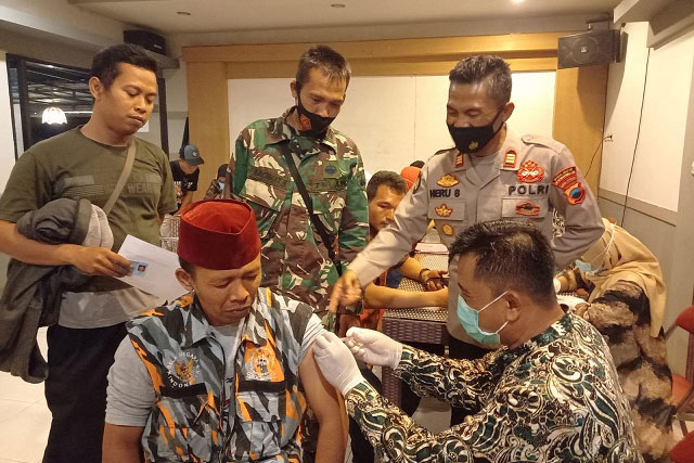 Pemuda Pancasila dan LSM GMBI di Kebumen Bersatu Ikuti Percepatan Vaksinasi