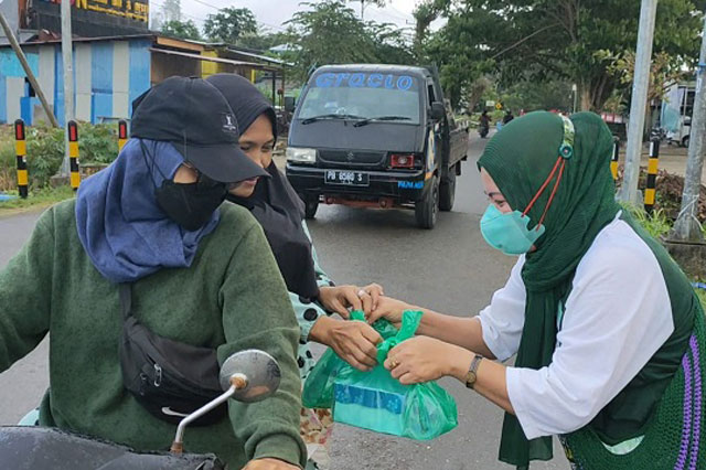 PKB Raja Ampat dan Komunitas Gus Amin Gelar Aksi Berbagi Takjil