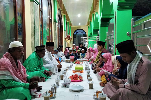 TBM Nainawa Raja Ampat Berbagi Kebahagiaan Bersama Anak Yatim