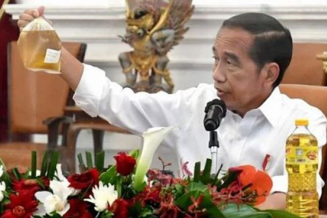 Rakyat Jadi Korban Adu Kuat Jokowi VS Pengusaha Minyak Goreng